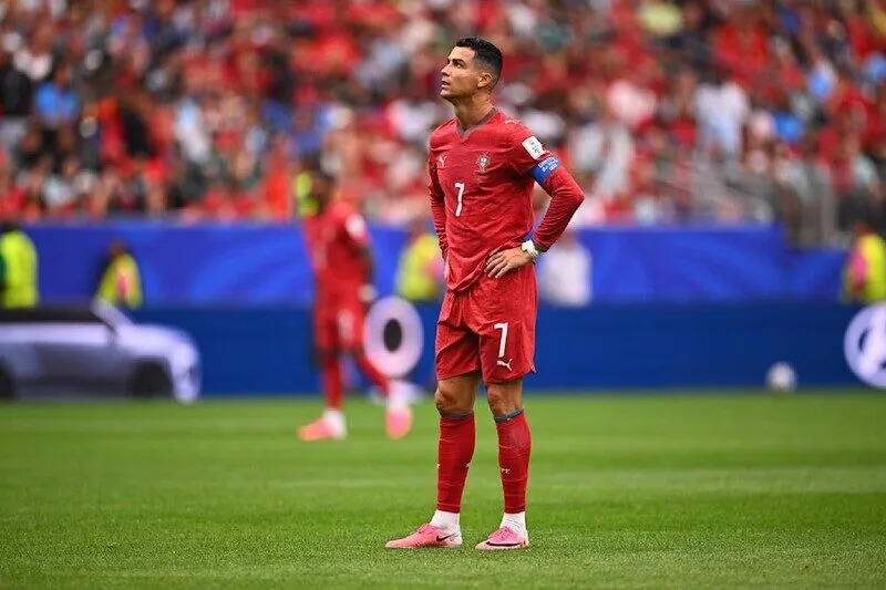 Ronaldo cần phải hiểu rõ giá trị của tấm băng thủ quân