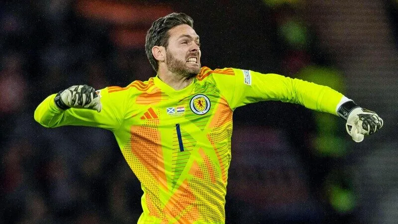 Craig Gordon hồi sinh sau chấn thương kin hoàng