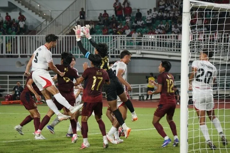 Hàng thủ Indonesia vẫn đang xộc xệch