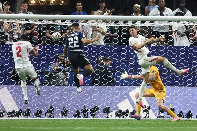 Thomas Tuchel đã kéo đội hình về quá sâu từ sớm