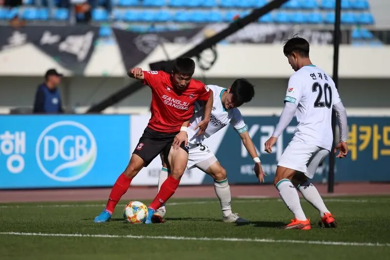 Gwangju vs Gimcheon Sangmu - Cuộc chiến nơi đáy bảng