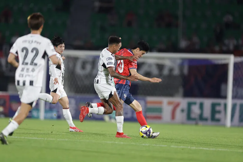 Jeju SK vs Gangwon - 3 điểm cho đội khách